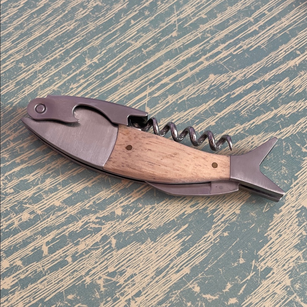Kikkerland Lightwood Fish Corkscrew